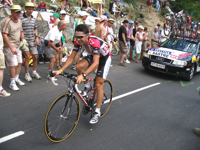 16h49 - Carlos Sastre, CSC (Tour de France à l'Alpe d'Huez (2004 - CLMI))