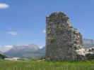 Ruines du château sur fond de Mont Granier (De Montbel au Grand Som)